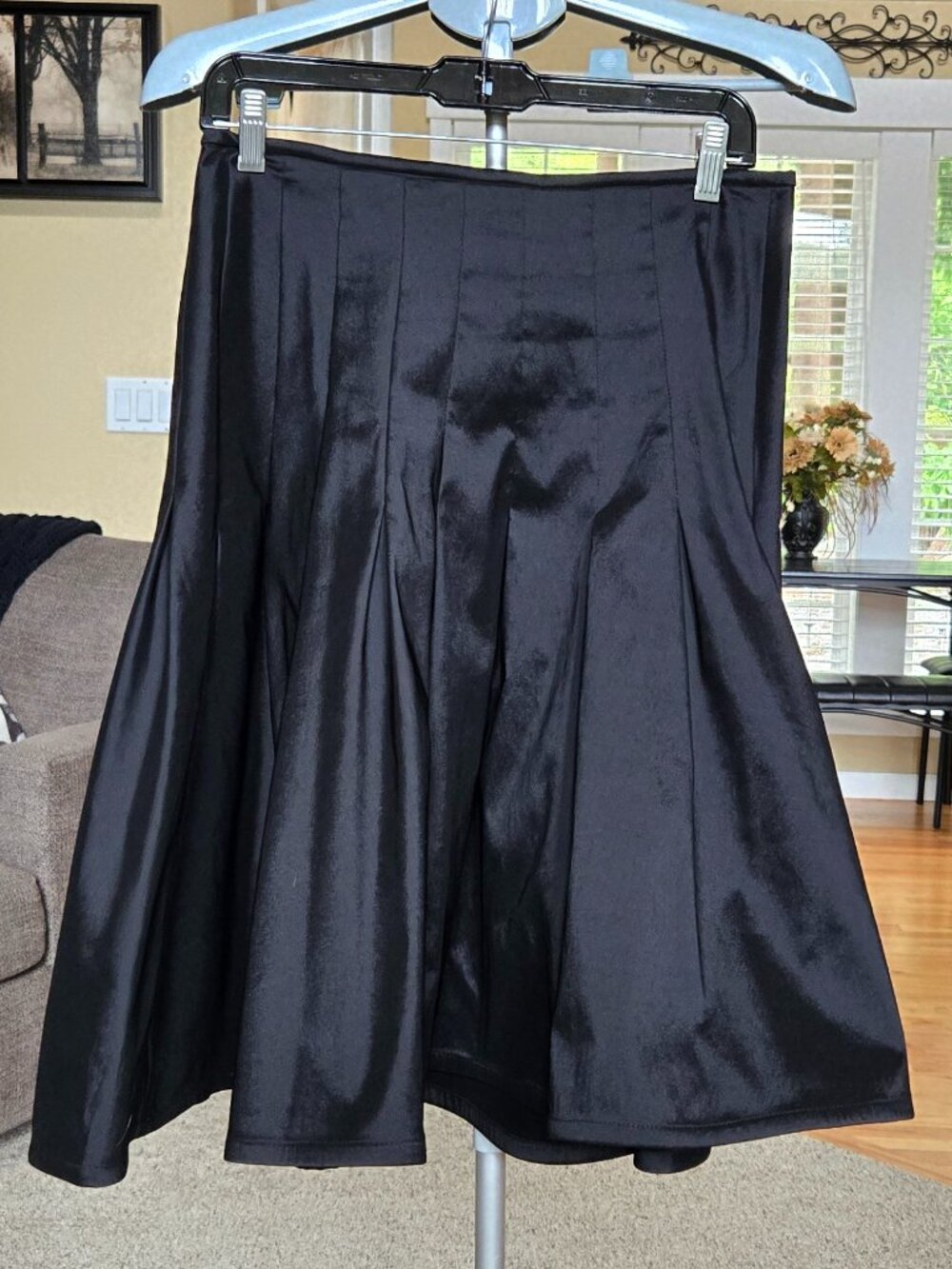 NWOT Tadashi Shoji sz 10 black flared taffeta pleated skirt